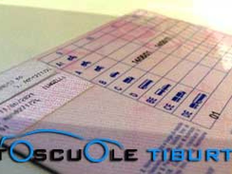 La Patente di guida formato CARD è un documento di riconoscimento